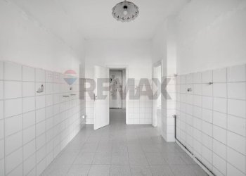 Stanza vuota - Two-room apartment Via Luca Della Robbia
 
26, Monza - photo 12