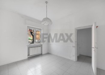 Stanza vuota - Two-room apartment Via Luca Della Robbia
 
26, Monza - photo 17