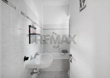 Bagno - Two-room apartment Via Luca Della Robbia
 
26, Monza - photo 20