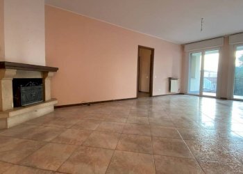 Salone - Three-room apartment via Pier Fortunato Calvi, Magnago - photo 8