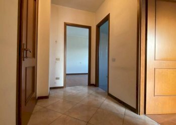 Corridoio - Three-room apartment via Pier Fortunato Calvi, Magnago - photo 12