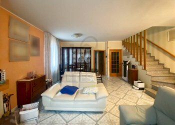 Soggiorno - Villa a Schiera via Pietro Nenni, 13, Verucchio - foto 3