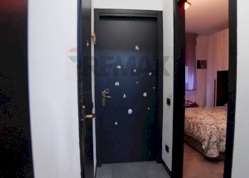 Hall / corridoio - Four-room apartment VIA CAVOUR
 
8, Carnate - photo 7