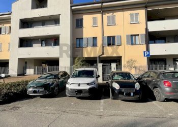 Edificio all\'aperto - Locale Commerciale Merate - foto 1