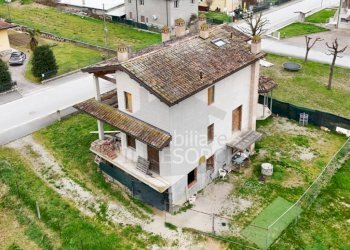 Giardino - Villa via Giuseppe Di Vittorio, 41, Borghi - foto 1