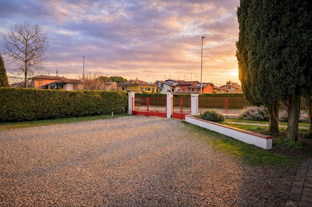 Ingresso - Villa via dei Partigiani, 5/a, Valeggio sul Mincio - foto 1