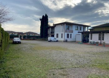 Cortile interno - Villa via dei Partigiani, 5/a, Valeggio sul Mincio - foto 2