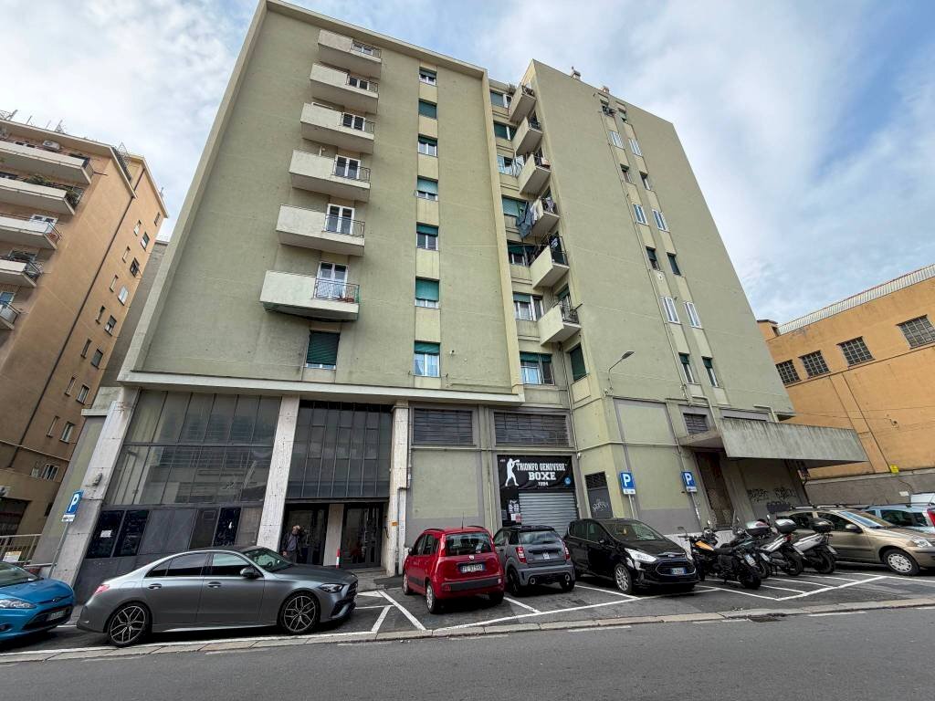 Facciata - Bilocale via Stefano Dondero, 8, Genova (zona Sampierdarena) - foto 1