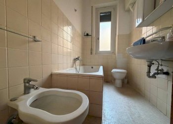 Bagno - Two-room apartment via Stefano Dondero, 8, Genova (neighborhood Sampierdarena) - photo 12