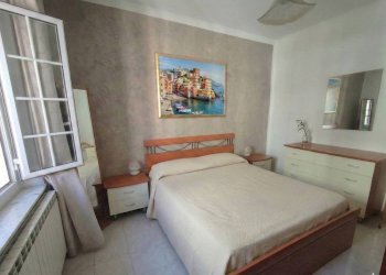 Camera da letto - Appartamento via Rivarolo, 26, Genova (zona Bolzaneto) - foto 4