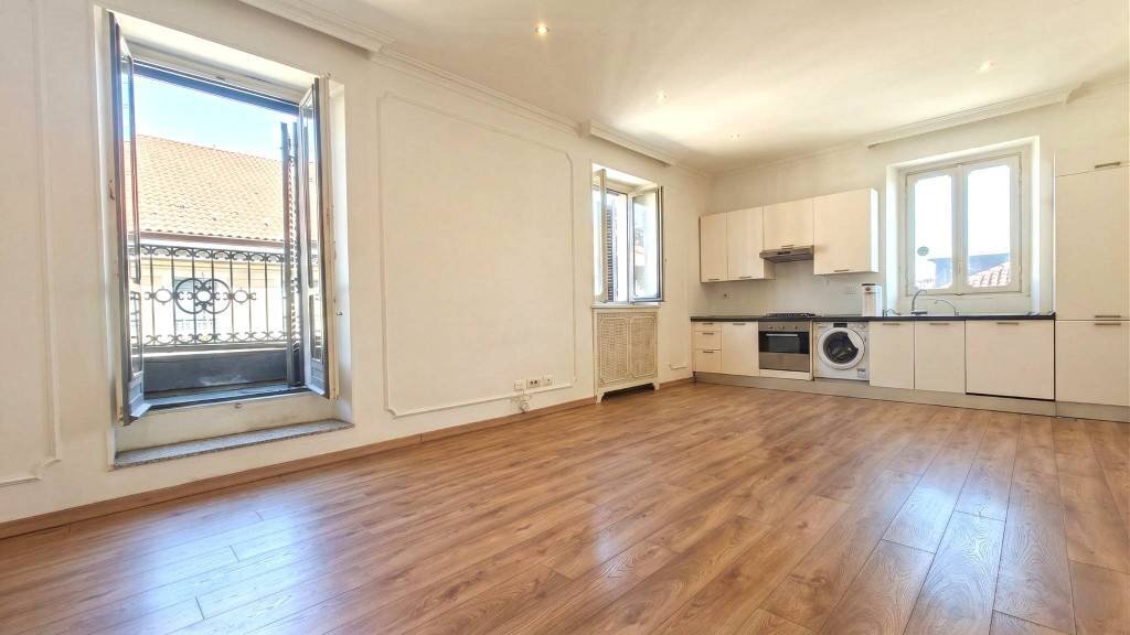 Soggiorno - Four-room apartment via Giovanni Francesco Napione, 6, Torino (neighborhood Vanchiglia) - photo 1