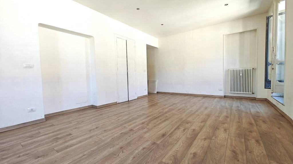Soggiorno - Four-room apartment via Giovanni Francesco Napione, 6, Torino (neighborhood Vanchiglia) - photo 3