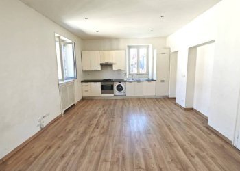 Soggiorno - Quadrilocale via Giovanni Francesco Napione, 6, Torino (zona Vanchiglia) - foto 2