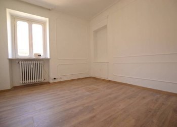 Camera da letto - Quadrilocale via Giovanni Francesco Napione, 6, Torino (zona Vanchiglia) - foto 4