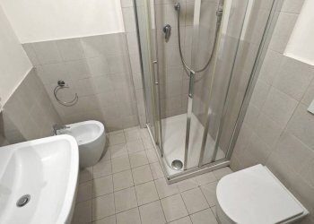 Bagno - Quadrilocale via Giovanni Francesco Napione, 6, Torino (zona Vanchiglia) - foto 8