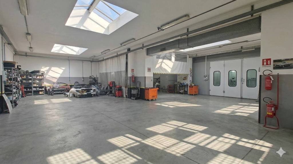 Interno non residenziale - Capannone via Carlo Pisacane, 10, Torino (zona Mirafiori Sud) - foto 2