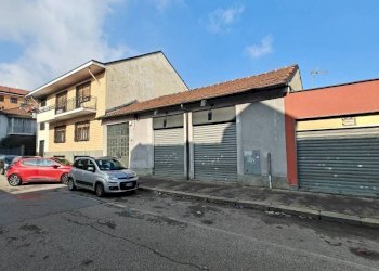 Facciata - Capannone via Carlo Pisacane, 14, Torino (zona Mirafiori Sud) - foto 1