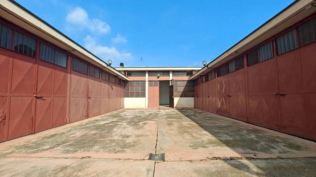 Cortile interno - Box via Carlo Pisacane, 31, Torino (zona Mirafiori Sud) - foto 2