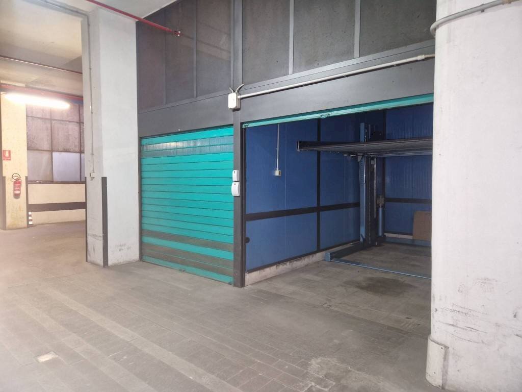 Magazzino - Box via Giuseppe Grabinski, Bologna (zona Centro Storico) - foto 1