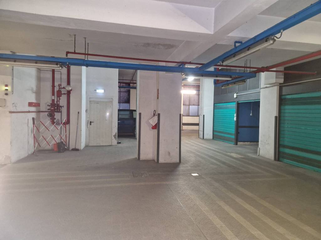 Interno non residenziale - Box via Giuseppe Grabinski, Bologna (zona Centro Storico) - foto 2