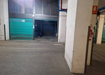 Interno non residenziale - Box via Giuseppe Grabinski, Bologna (zona Centro Storico) - foto 9