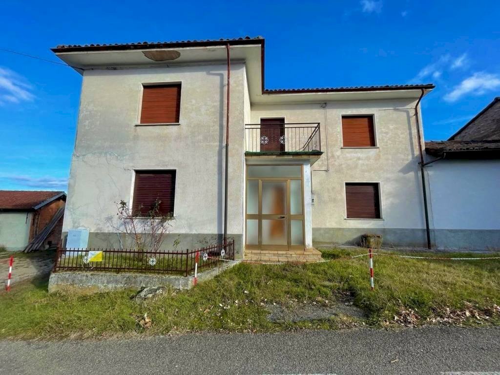 Facciata - Villa Frazione Costa dei Ferrai, Fabbrica Curone - foto 1