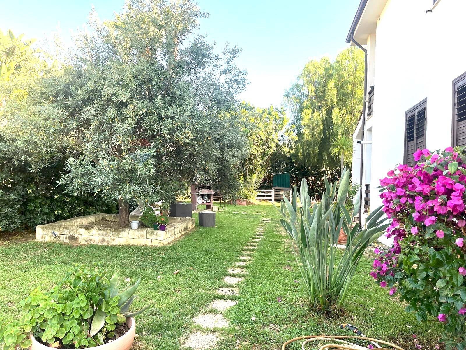 Giardino - Casa semi indipendente viale Mistral, Carini - foto 3