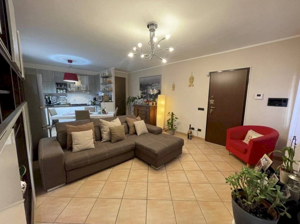 Salone - Trilocale via San Martino, Castelnuovo Scrivia - foto 3