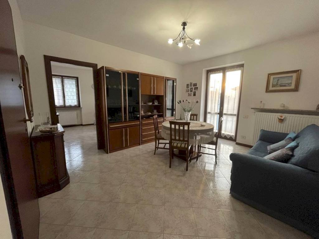 Salone - Trilocale via San Martino, Castelnuovo Scrivia - foto 2