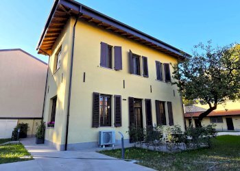 Foto 1 - Semi-detached house Via Dante
 
33, Opera - photo 1