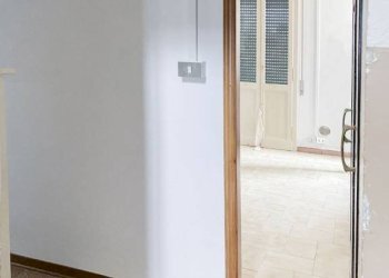 Disimpegno - Three-room apartment via di Saliceto, Bologna (neighborhood Bolognina) - photo 2