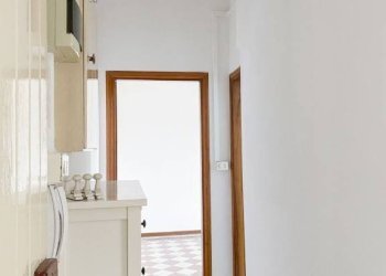 Disimpegno - Three-room apartment via di Saliceto, Bologna (neighborhood Bolognina) - photo 4