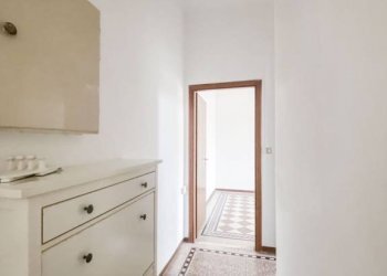 Disimpegno - Three-room apartment via di Saliceto, Bologna (neighborhood Bolognina) - photo 6