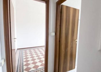 Disimpegno - Three-room apartment via di Saliceto, Bologna (neighborhood Bolognina) - photo 7