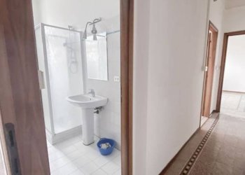 Disimpegno - Three-room apartment via di Saliceto, Bologna (neighborhood Bolognina) - photo 13