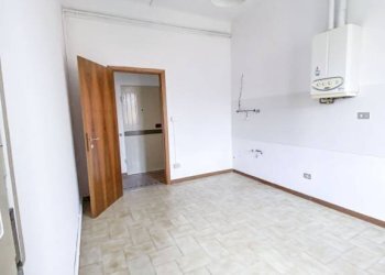 Salone - Three-room apartment via di Saliceto, Bologna (neighborhood Bolognina) - photo 30