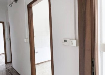Disimpegno - Three-room apartment via di Saliceto, Bologna (neighborhood Bolognina) - photo 40