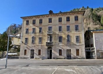 Edificio all\'aperto - Villa Via Regina Margherita
 
56 e 119, Perarolo di Cadore - foto 8