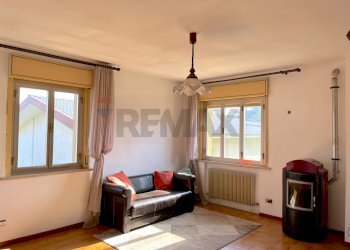 P1 soggiorno - Casa indipendente Via Pineta
 
12, Osoppo - foto 20