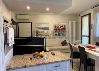 Sala da pranzo - Quadrilocale Via Garibaldi
 
31/Q, Susegana - foto 8