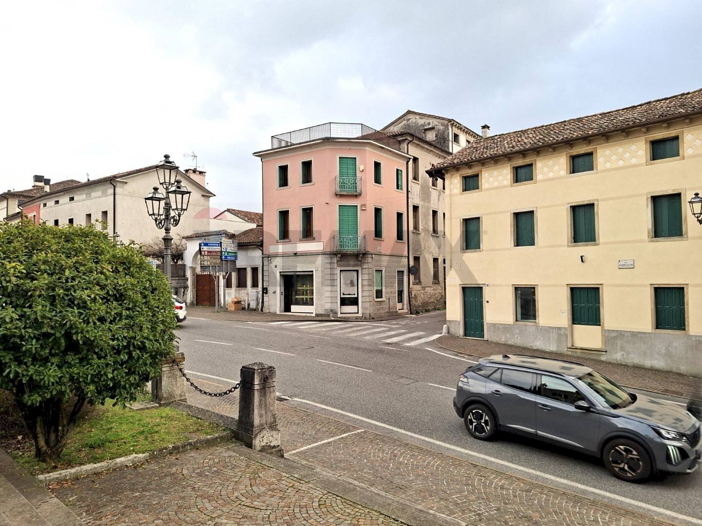Edificio all\'aperto - Commercial Premises Piazza Umberto I
 
1, Pieve di Soligo - photo 1