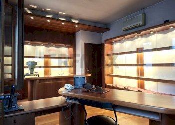 Ufficio - Commercial Premises Piazza Umberto I
 
1, Pieve di Soligo - photo 4