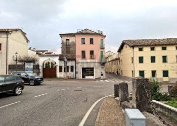 Edificio all\'aperto - Commercial Premises Piazza Umberto I
 
1, Pieve di Soligo - photo 6