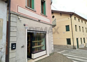Edificio all\'aperto - Commercial Premises Piazza Umberto I
 
1, Pieve di Soligo - photo 8