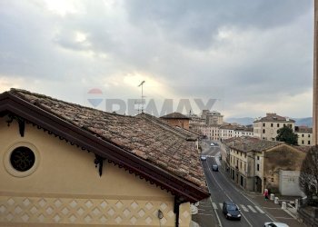 Edificio all\'aperto - Commercial Premises Piazza Umberto I
 
1, Pieve di Soligo - photo 27