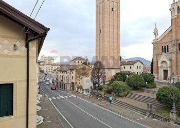 Edificio all\'aperto - Commercial Premises Piazza Umberto I
 
1, Pieve di Soligo - photo 28
