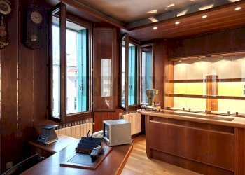 Ufficio - Commercial Premises Piazza Umberto I
 
1, Pieve di Soligo - photo 35