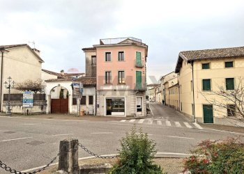 Edificio all\'aperto - Commercial Premises Piazza Umberto I
 
1, Pieve di Soligo - photo 46