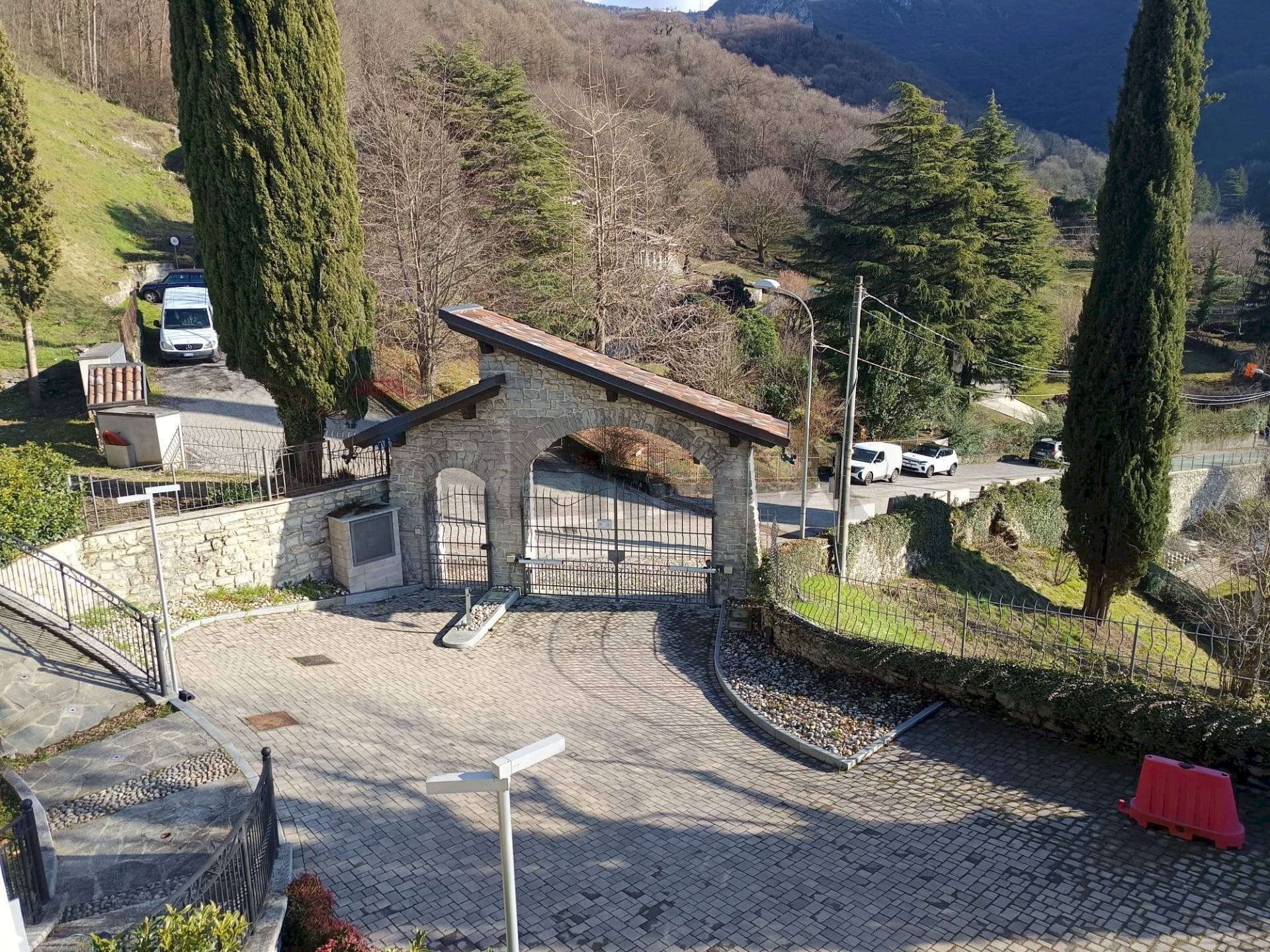 Vista delle montagne - Trilocale Via Castello, Canzo - foto 1