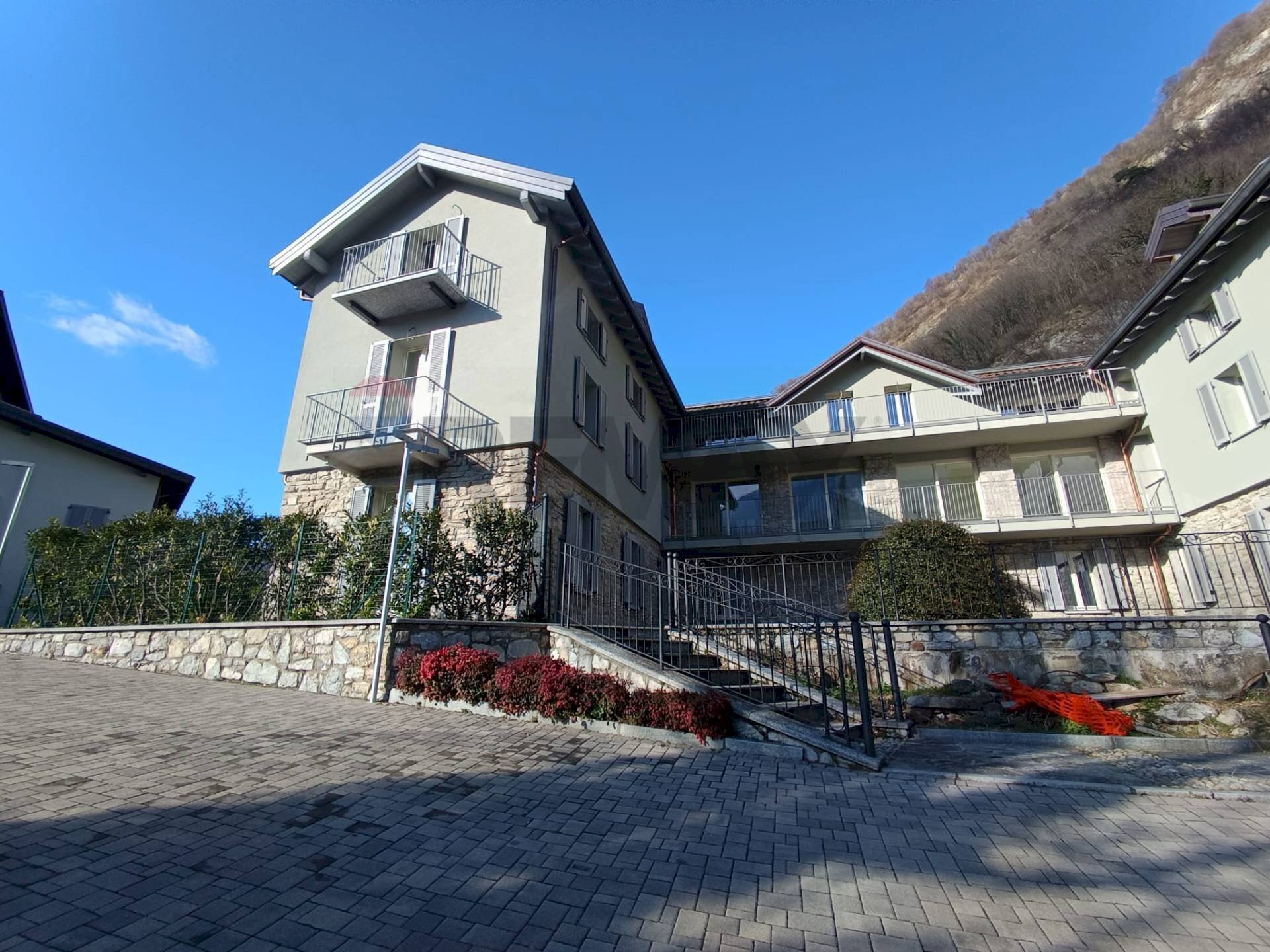 Edificio all\'aperto - Trilocale Via Castello, Canzo - foto 3